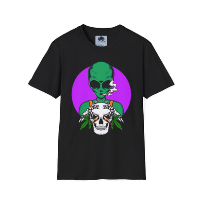 Alien Smoking - Unisex Softstyle T-Shirt - Trippy 420 Teeshirt - Psychedelic Mushrooms
