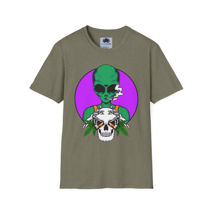 Alien Smoking - Unisex Softstyle T-Shirt - Trippy 420 Teeshirt - Psychedelic Mushrooms